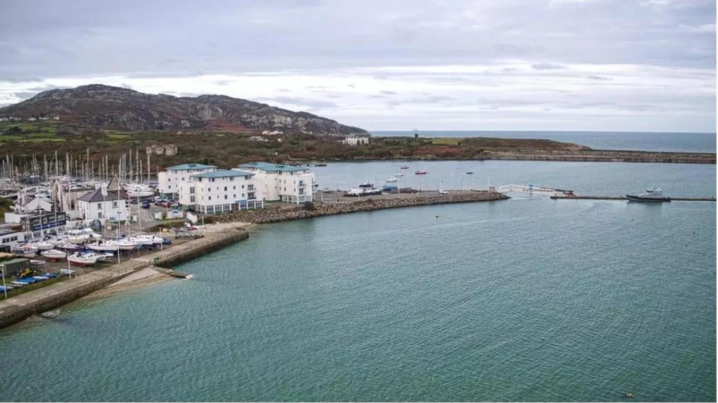 Marina Sea View Apt - Second Floor With Lift, Modern Holyhead Extérieur photo