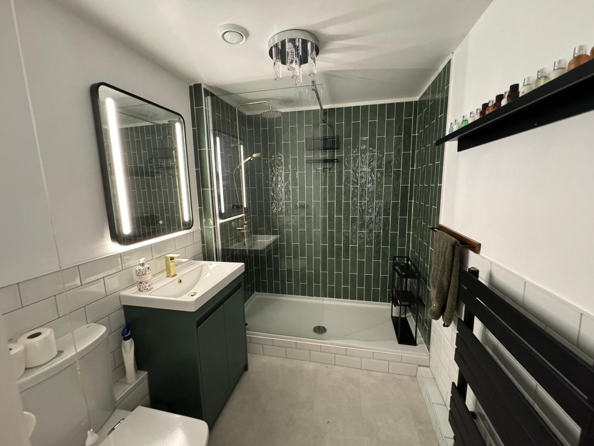 Marina Sea View Apt - Second Floor With Lift, Modern Holyhead Extérieur photo